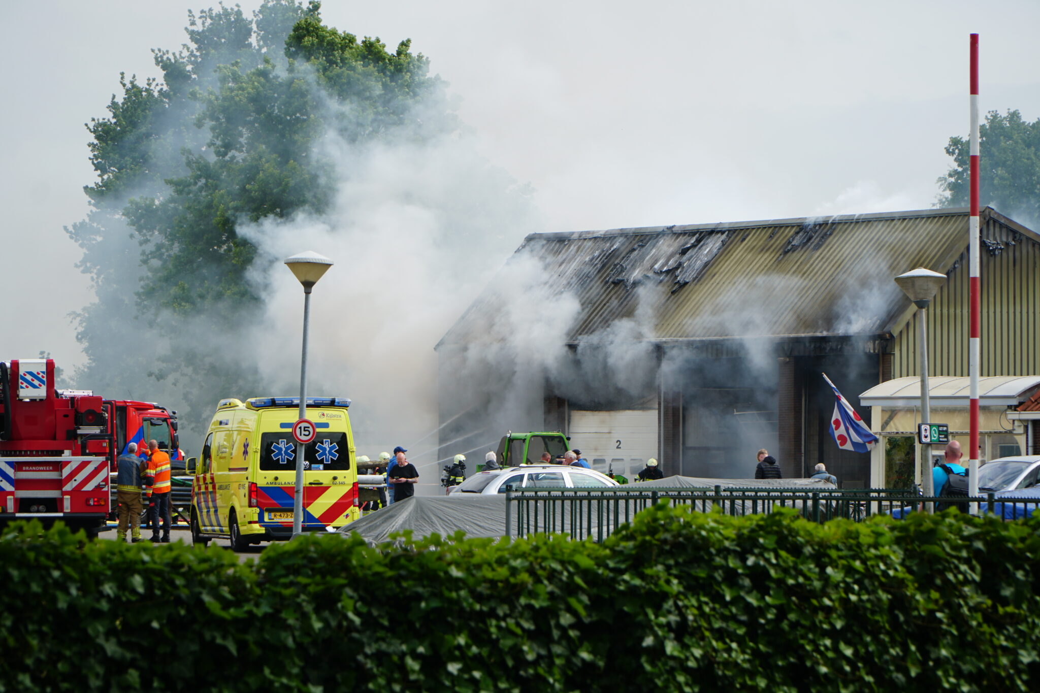 Gewonde bij forse brand in Sint Nicolaasga
