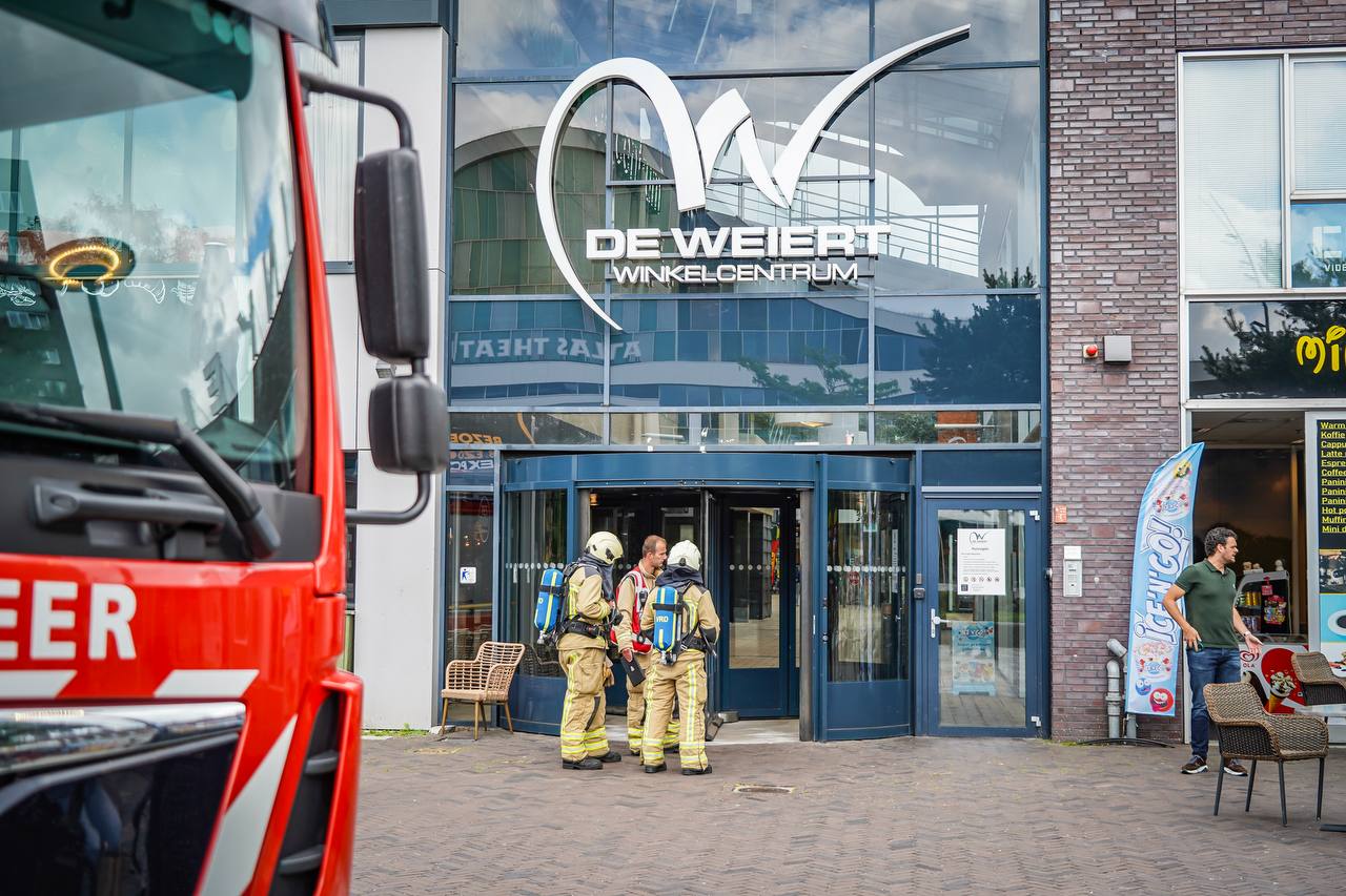 Loos brandalarm zorgt voor ontruiming winkelcentrum De Weiert in Emmen