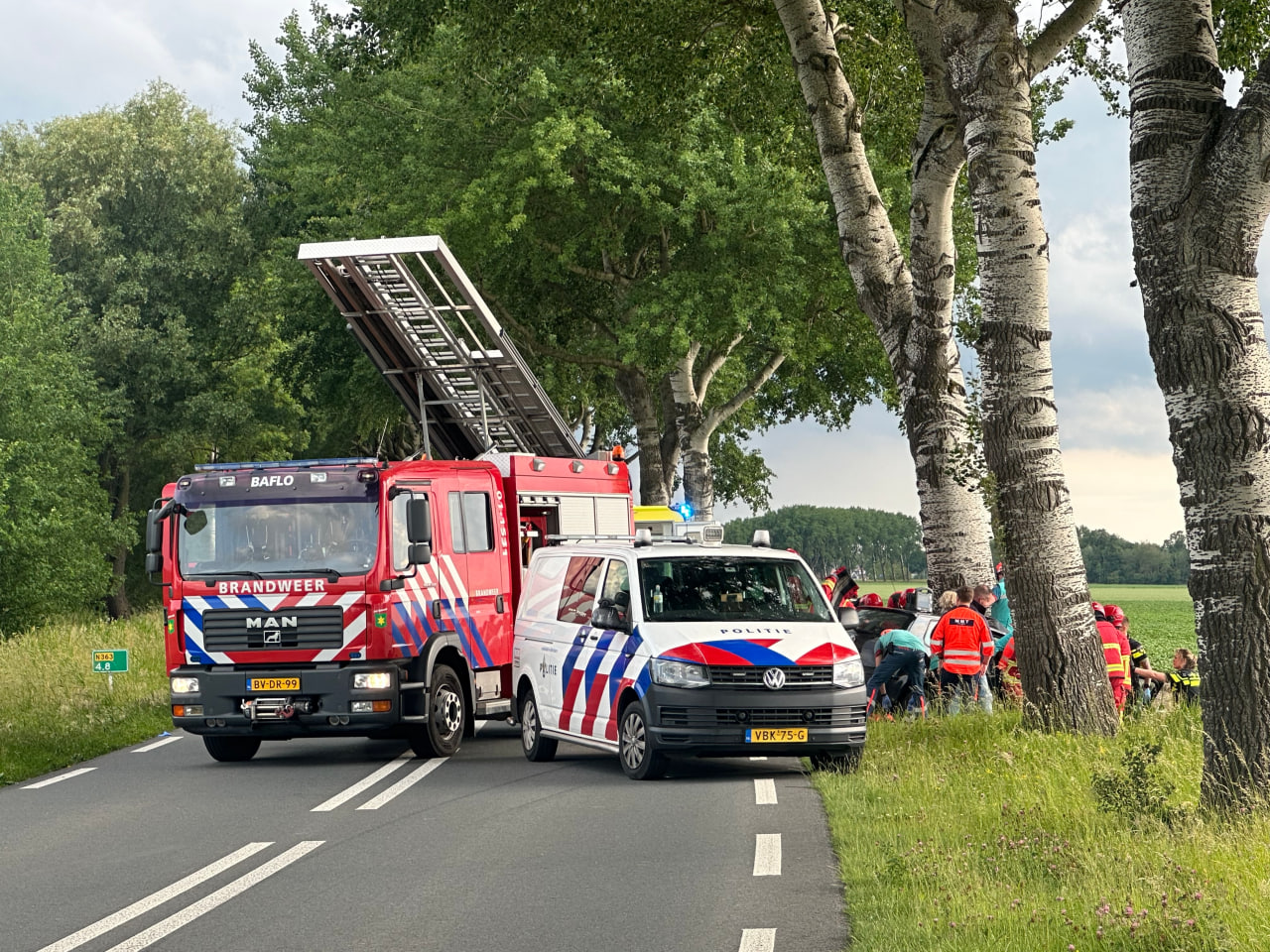 Twee zwaargewonden bij eenzijdig ongeval op Warffumerweg bij Rasquert