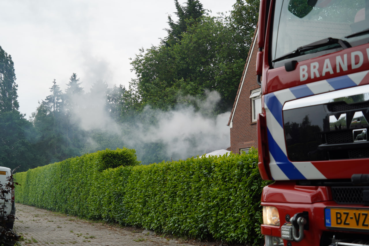 Schuurtje in Brand aan Noorderdiep in Nieuw-Buinen