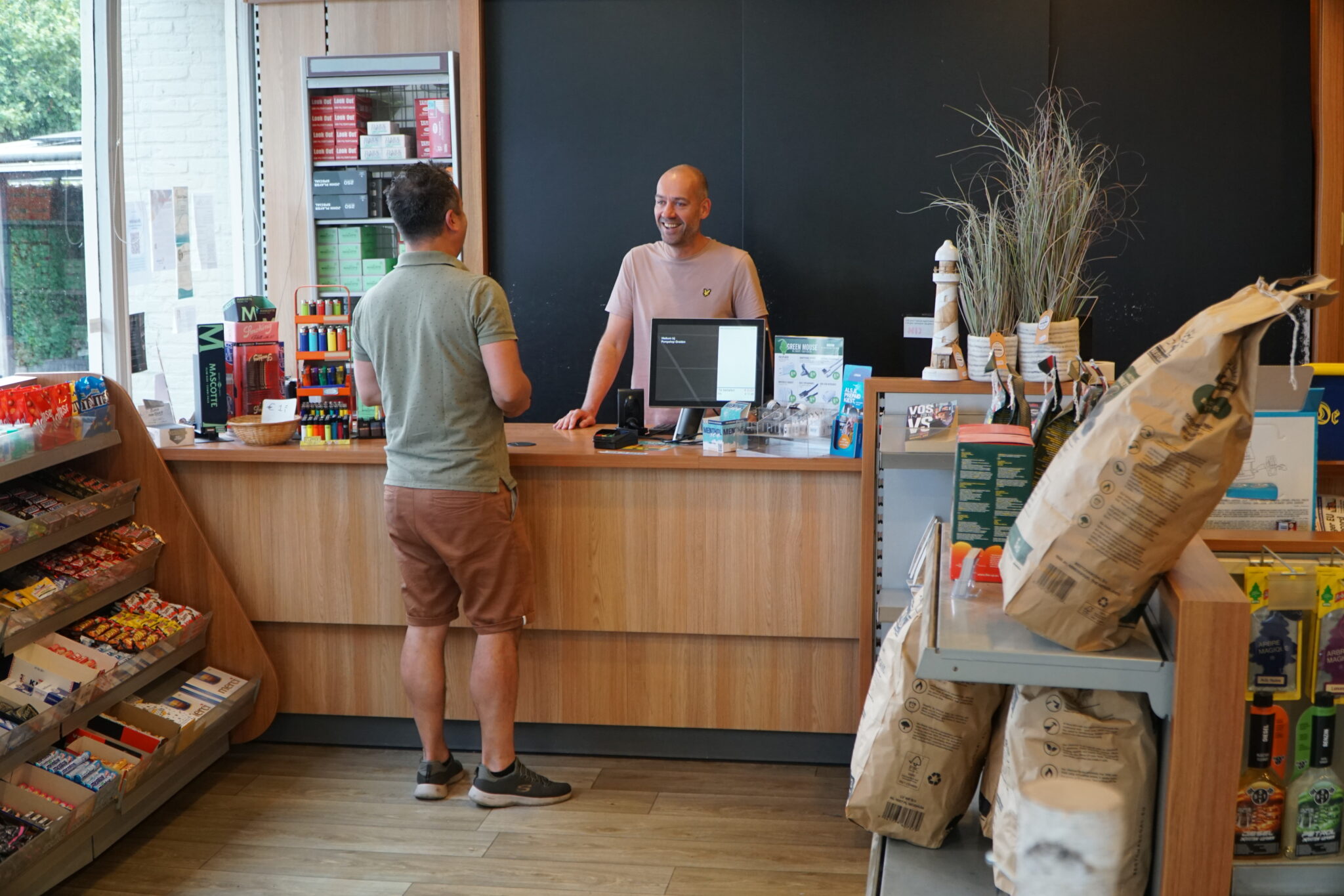 Ondernemer woedend na overval op pompshop in de Greiden Heerenveen