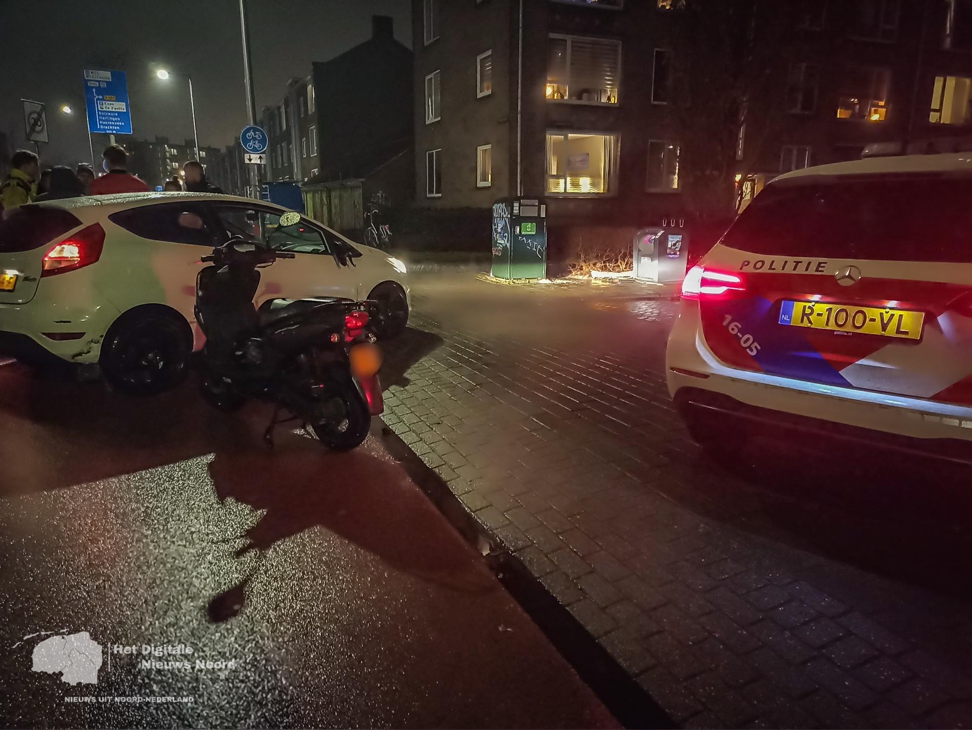 Scooterrijder gewond bij aanrijding met auto in Leeuwarden