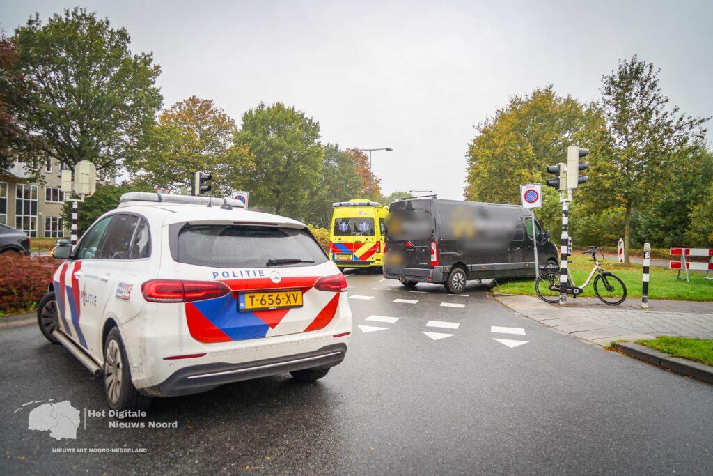 Fietser gewond bij ongeval op kruising met stoplichten in Emmen
