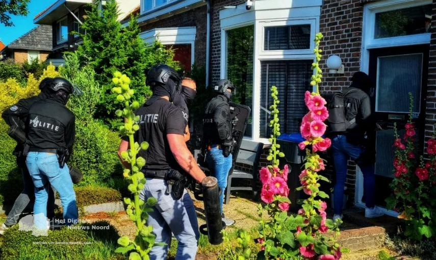 Politie houdt 18-jarige verdachte aan na inval in Leeuwarden