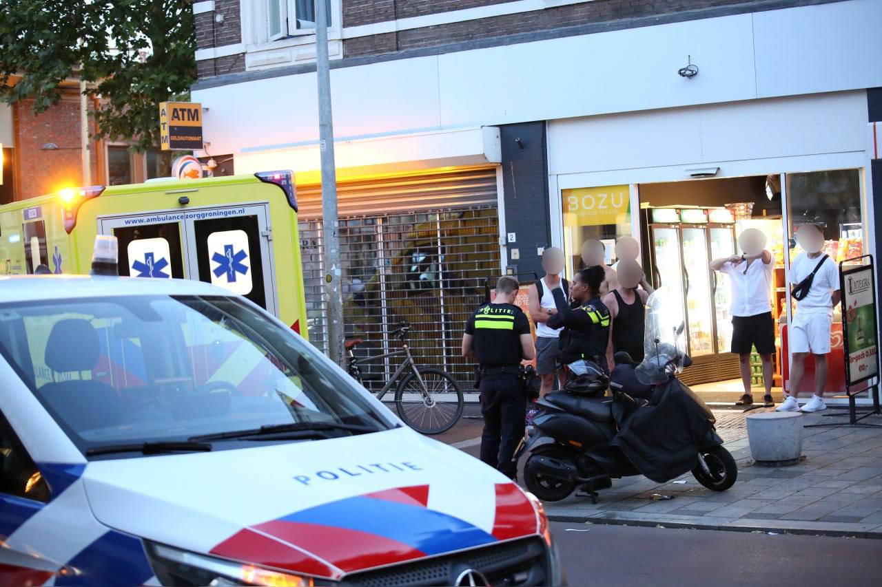 Scooterrijder onderuit op kruising in Groningen