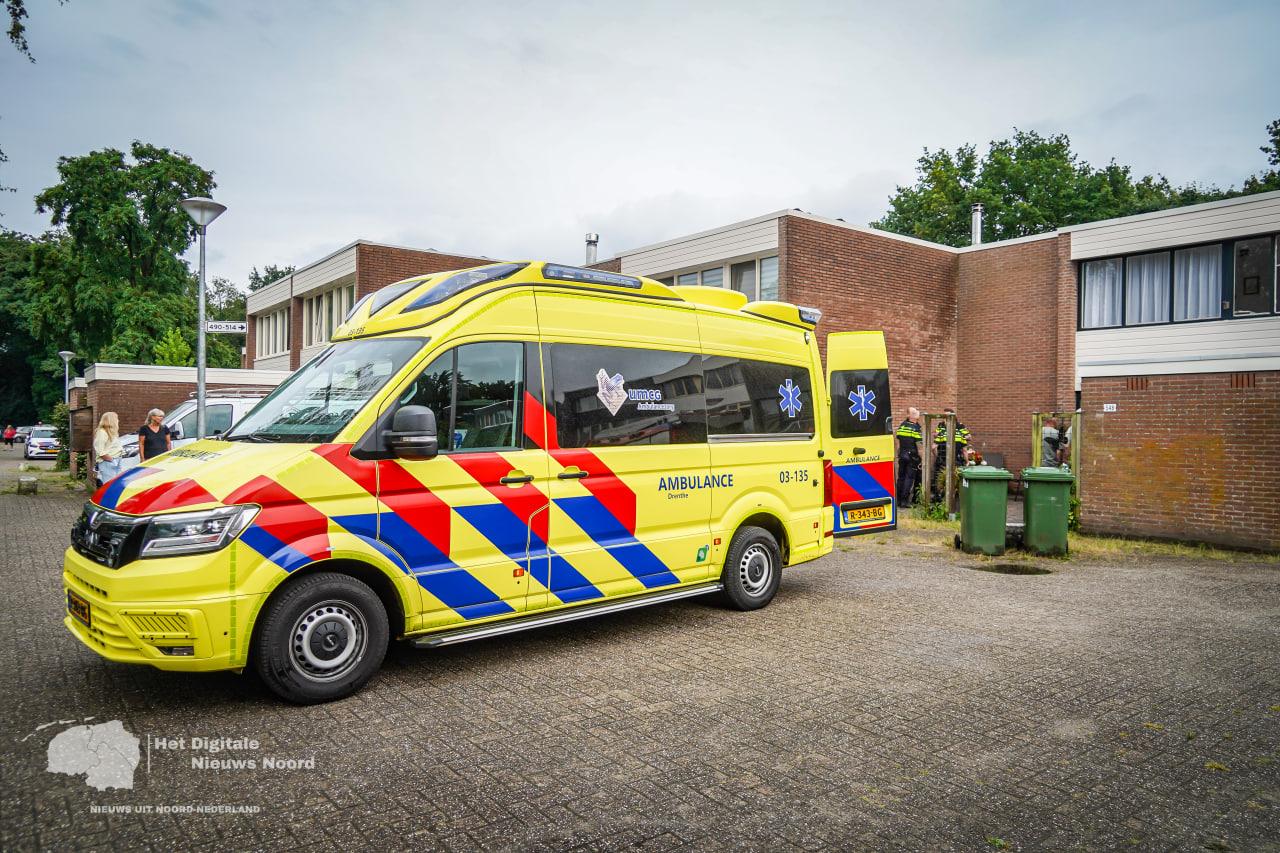 Omstanders redden vrouw uit brandende woning in Emmen