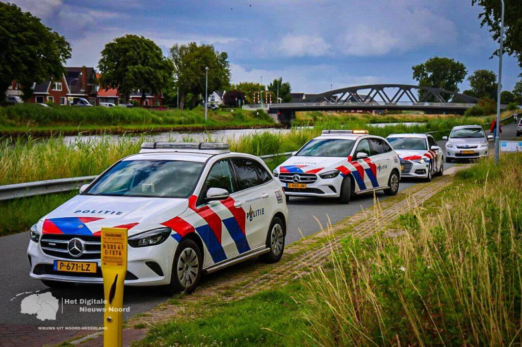 Fietser en auto botsen op Van Starkenborghkanaal in Zuidhorn