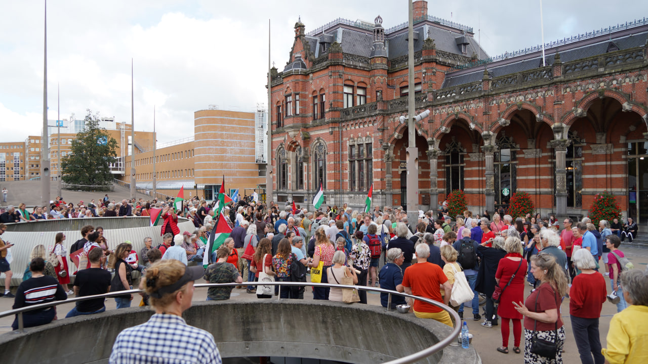 Pro-Palestinademonstratie op Hoofdstation Groningen, Honderden betogers maken lawaai met pannen