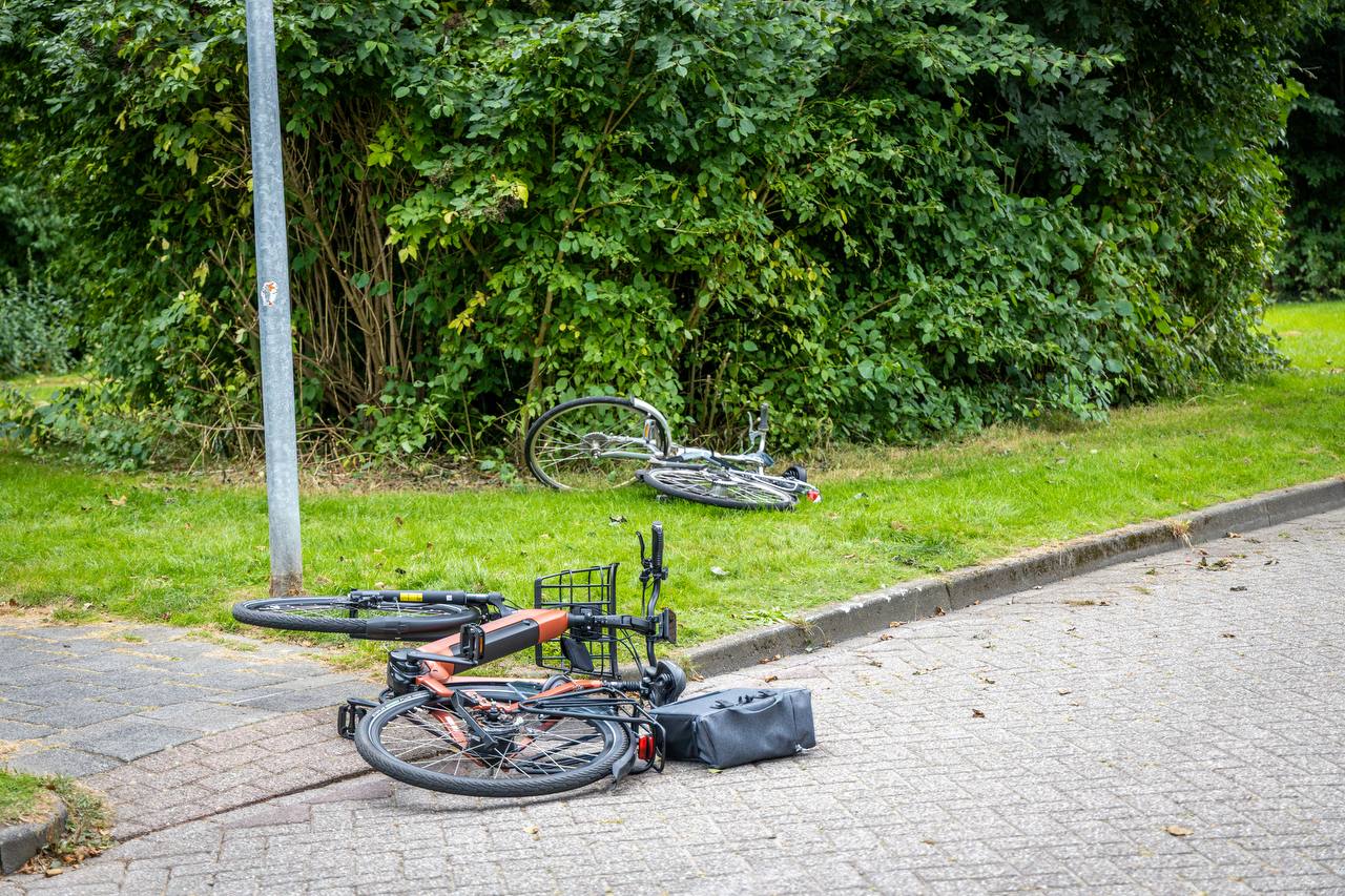 Fietser ernstig gewond na botsing in Oldekerk