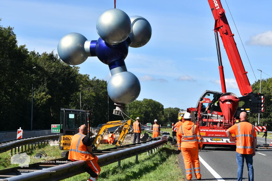 Kunstwerk Het Gasmolecuul tijdelijk weggehaald voor restauratie en herplaatsing