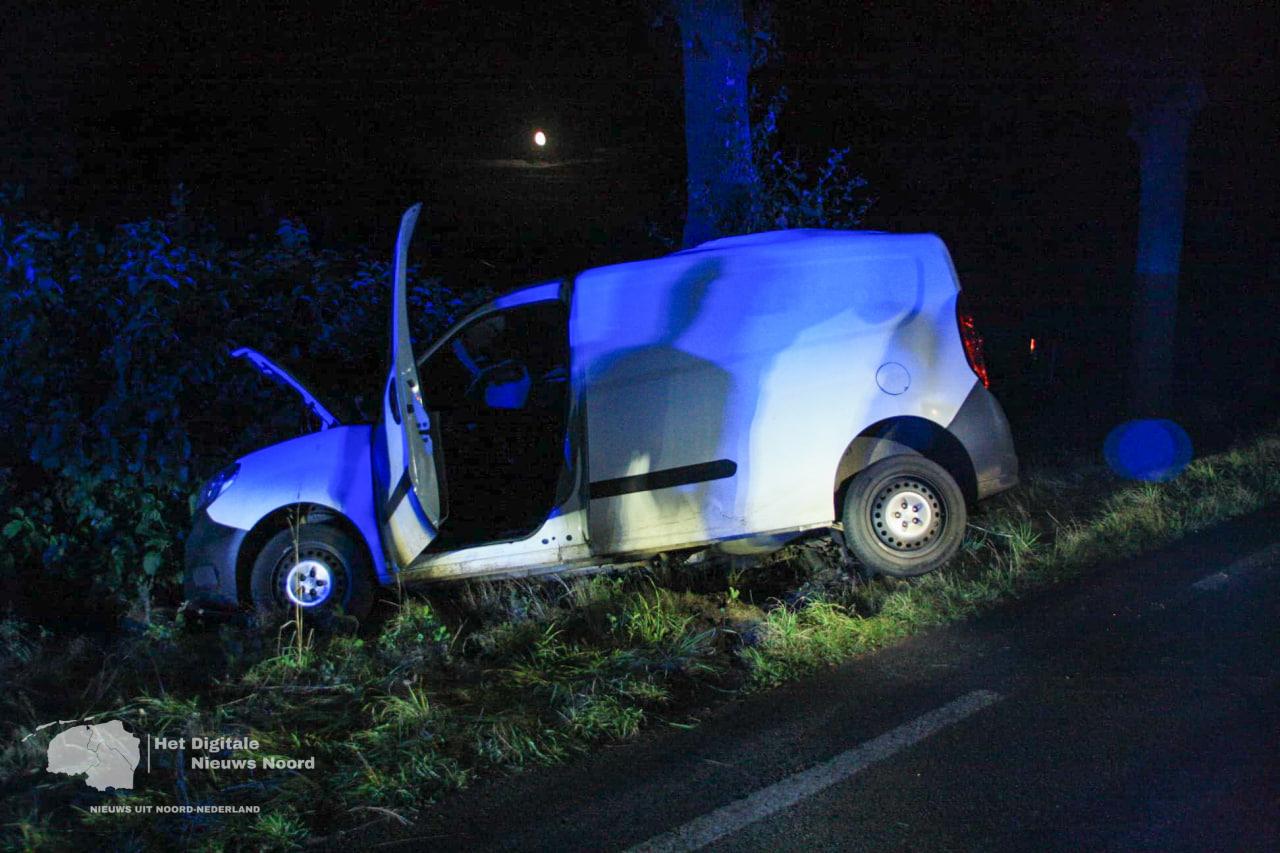 Bestuurder zwaargewond na eenzijdig ongeval in Emmer-Compascuum