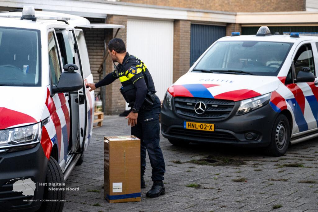 Aanhoudingen na vondst 1.600 kilo vuurwerk en 10.000 vapes in Hoogezand