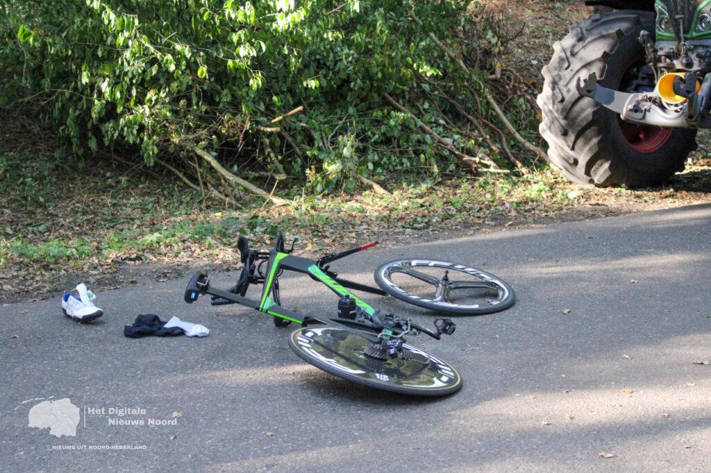 Wielrenner gewond na botsing met trekker in Eext
