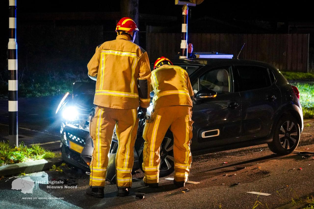 Bestuurder bekneld en gewond bij kop-staartbotsing op Statenweg in Emmen