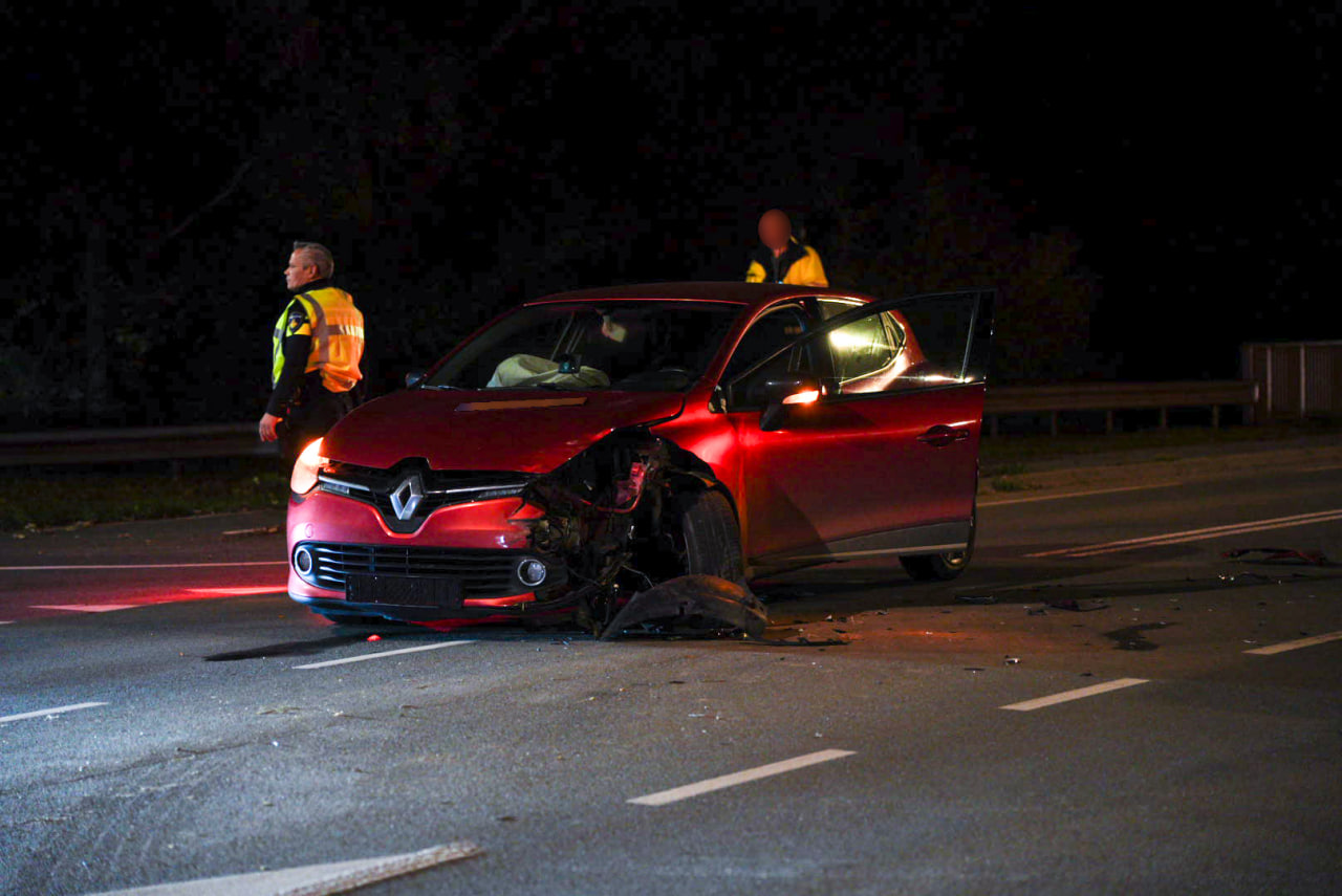 Ongeval tussen busje en personenauto op Delleweg in Stedum