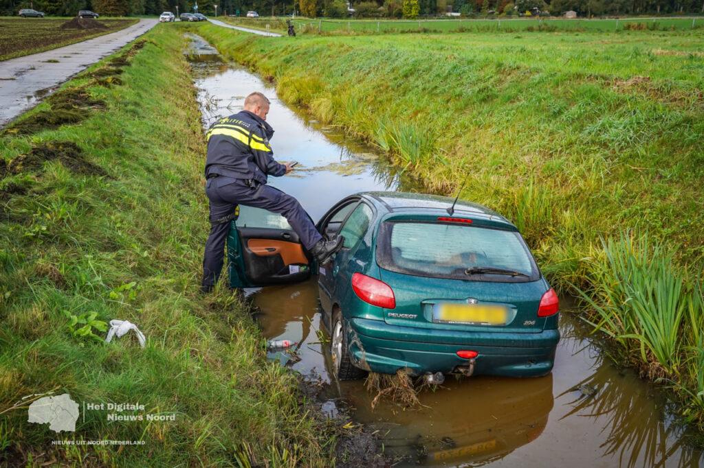 Auto aangetroffen in het water aan de Berkenrode in Emmer-Compascuum