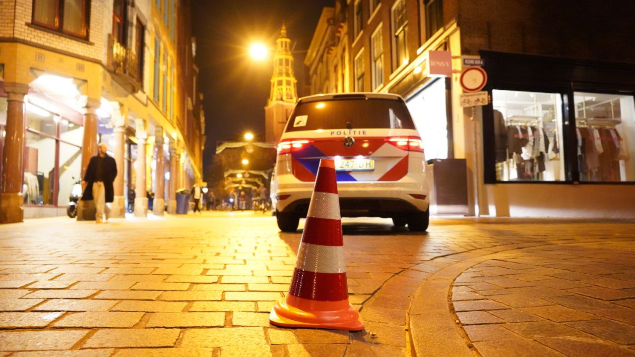 Mogelijke schietpartij in Groningen, politie doet onderzoek in Brugstraat