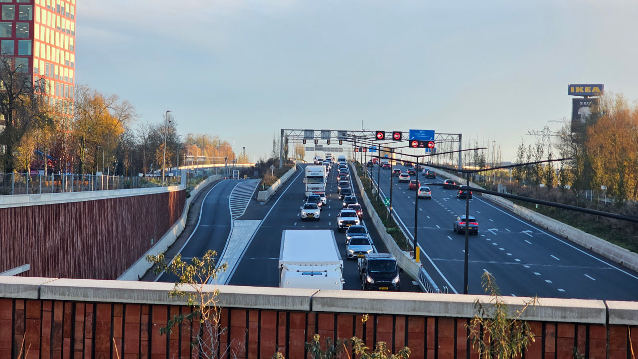 Aanrijding met vrachtwagen zorgt voor afsluitingen op N7 in Groningen