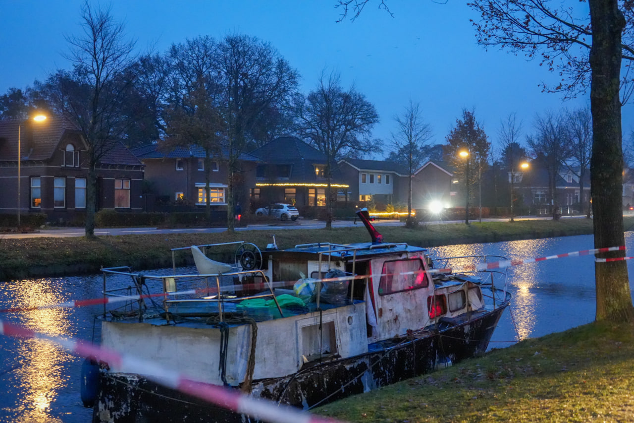 Stoffelijk overschot aangetroffen in boot in Nieuw-Amsterdam