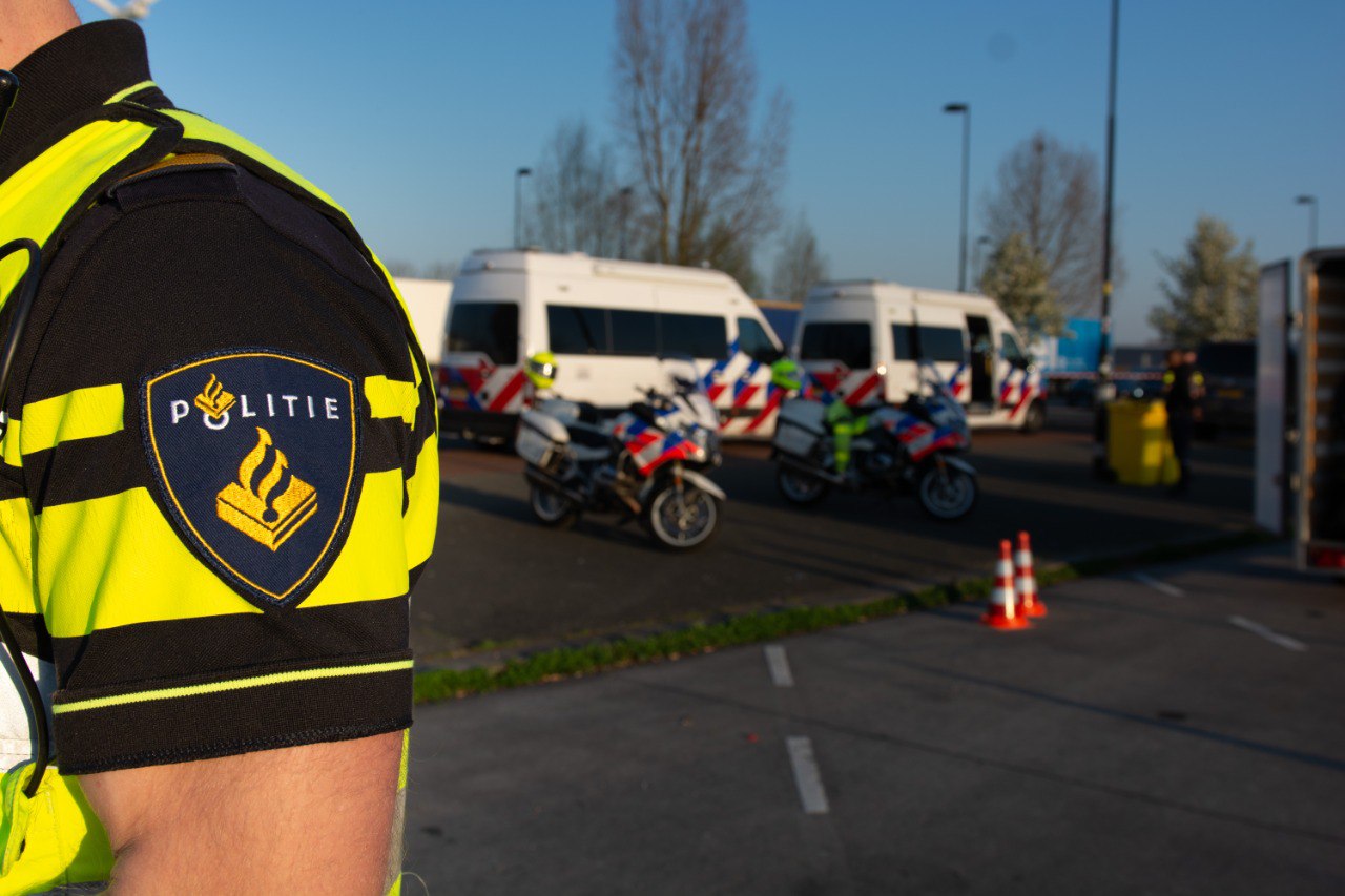 112-nieuws maandag 1 december: Treinverkeer stil tussen Coevorden en Nieuw-Amsterdam door defecte trein – Forse aanrijding tussen twee auto’s in Groningen