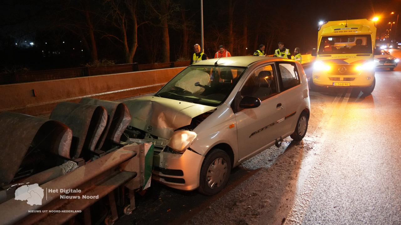 Auto botst tegen RIMOB op N370 Groningen