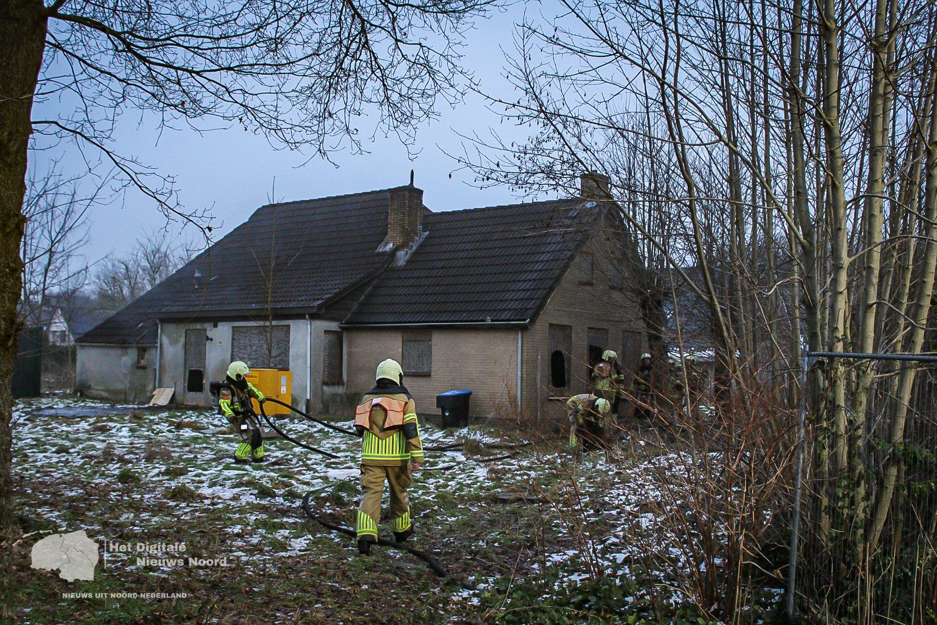 Veel rook bij brand in leegstaand pand aan de Bramenstraat in Jubbega